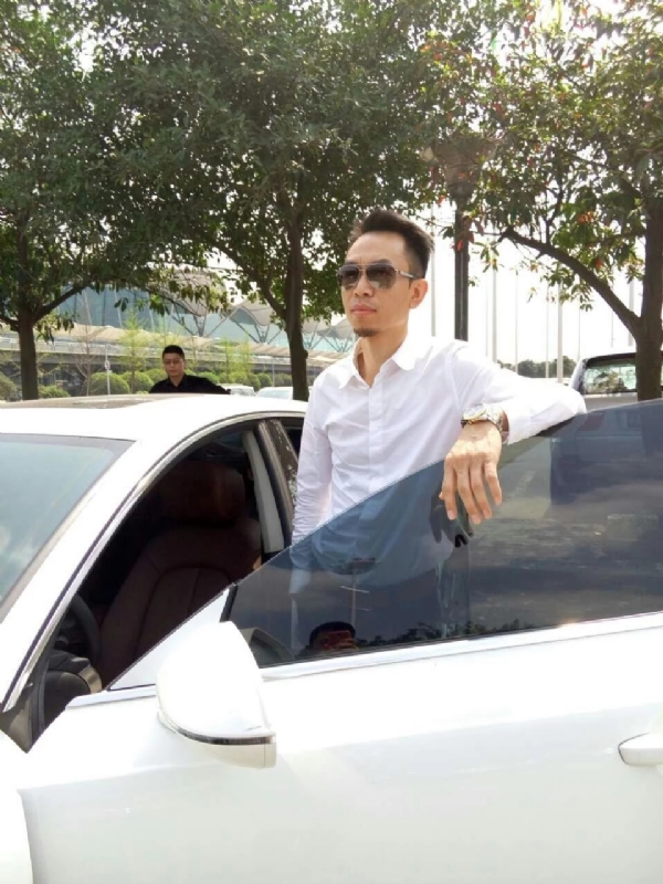 杨岳的第一张照片--福建闪婚服务中心