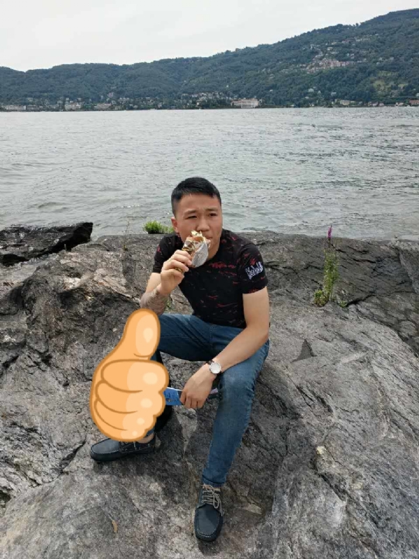 绚烂背后的平淡的第一张照片--福建闪婚服务中心