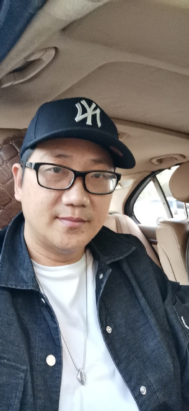 拥抱幸福的第一张照片--福建闪婚服务中心
