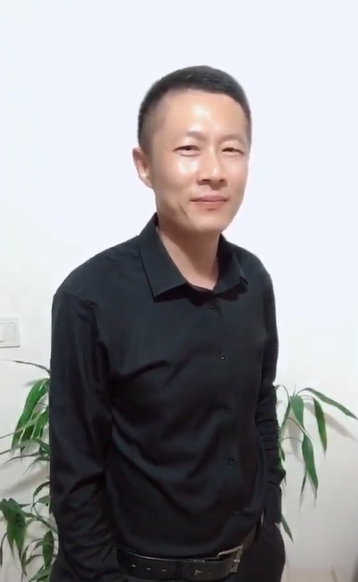 地huhi的第一张照片--福建闪婚服务中心