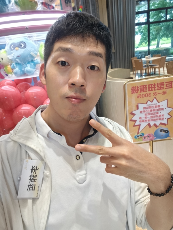 銪哲的第一张照片--福建闪婚服务中心
